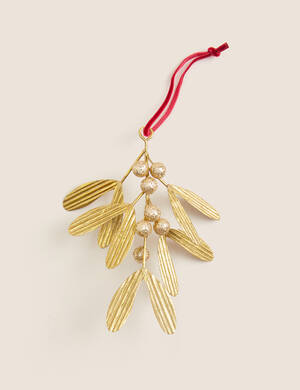 marksandspencer_XMAS2023_HOME_T40_2922S_Whimsical Heritage_zavesna ozdoba_zlate jmeli_249Kcjpg.jpg